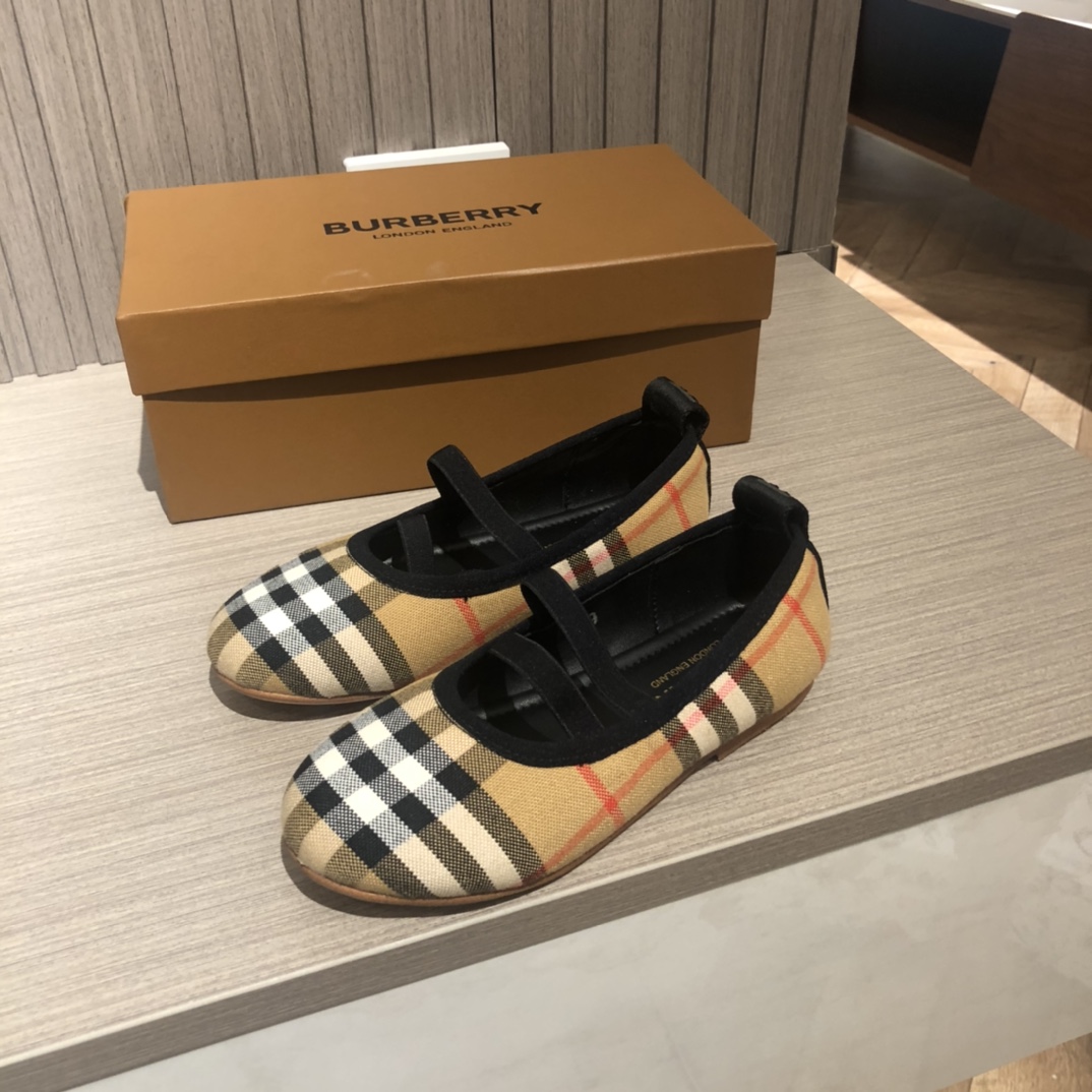 Children's shoes child